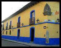 Maison jaune bleue chiapas